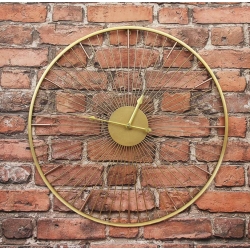 Minimalistyczny zegar złoty