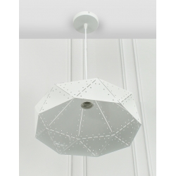 Biała lampa sufitowa sprzedawana bez żarówki